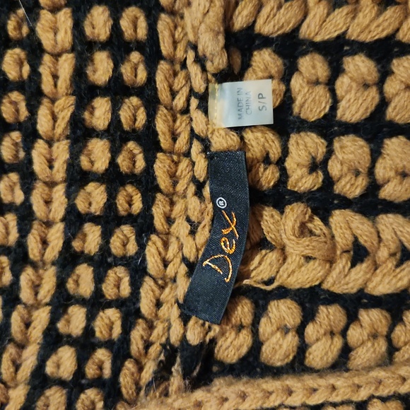 DEX knitted poncho - Picture 3 of 6